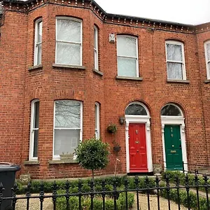 https://upstairs-studio-private-kitchenette-and-en-suite.dublin-hotelsweb.com